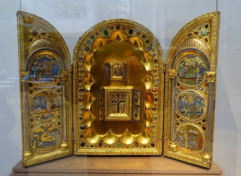 Stavelot Triptych Dimensions