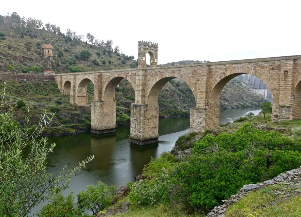 Alcantara Bridge arches