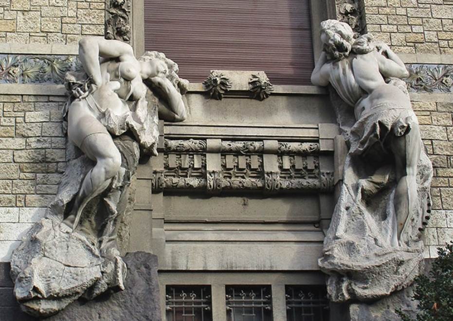 Palazzo Castiglioni original nude sculptures