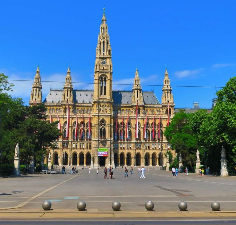 Top 10 Beautiful City Hall Buildings in the World