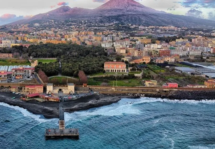 Famous buildings in Naples Architecture