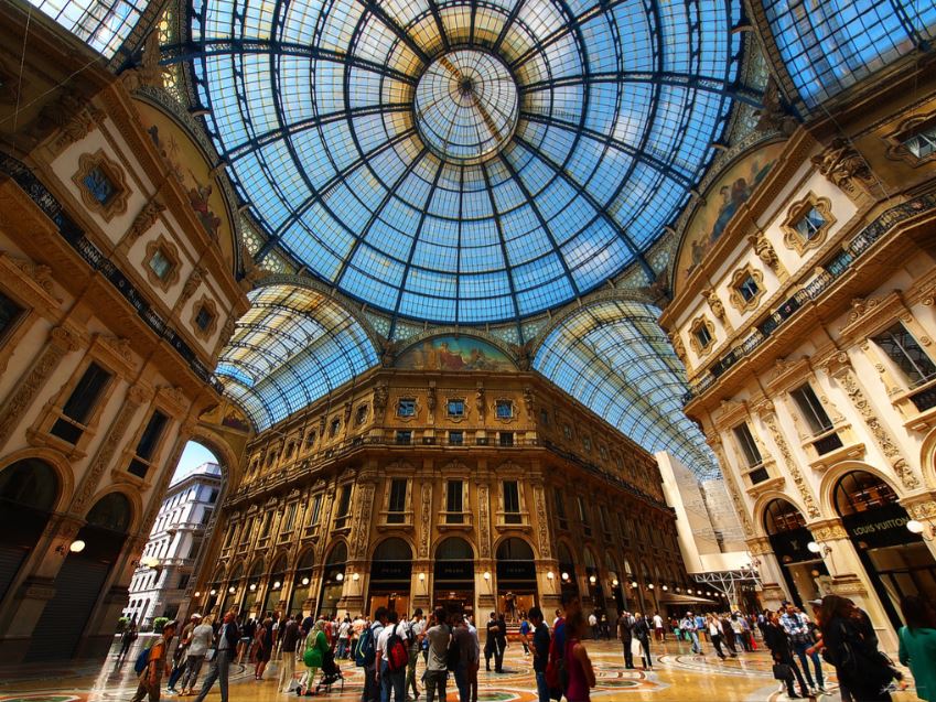Galleria Vittorio Emanuele II in Milan Shopping Arcade